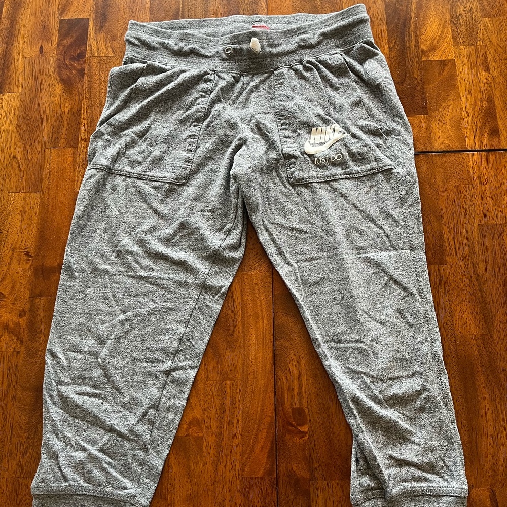 Gray Nike gym vintage crop pant size Small.